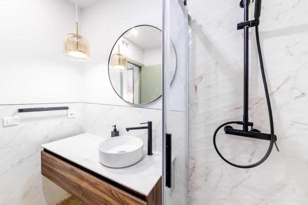 Bs Brand New Triplex Private Terrace Downtown Parking * Seville