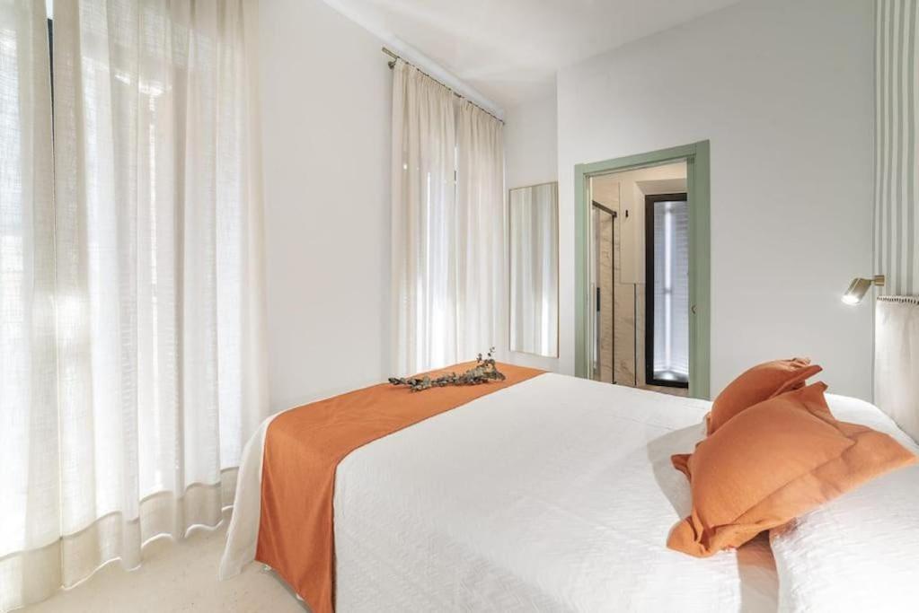 Bs Brand New Triplex Private Terrace Downtown Parking Apartment Seville